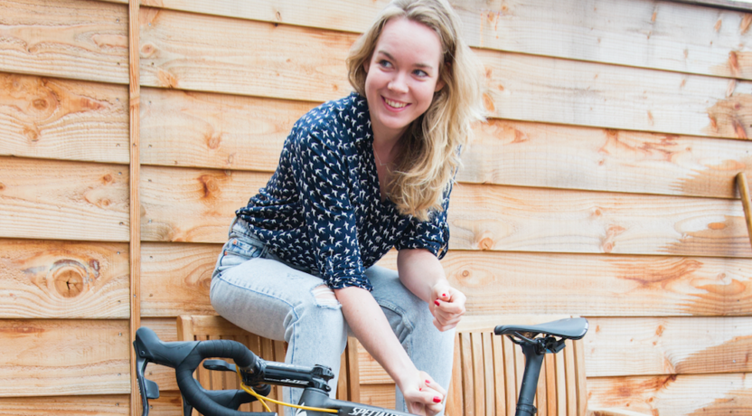 Foto van Anna van der Breggen met fiets