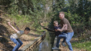 Foto Roy van den Berg met kinderen