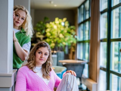 Xandra en Michelle Velzeboer in Helden Magazine 70