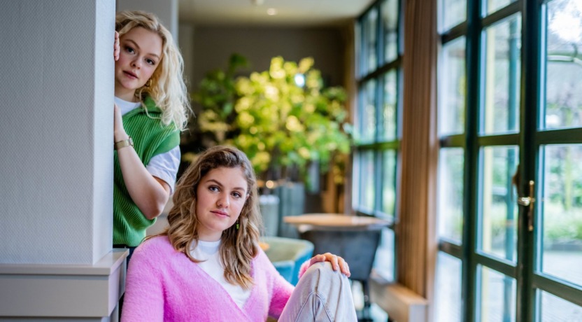 Xandra en Michelle Velzeboer in Helden Magazine 70