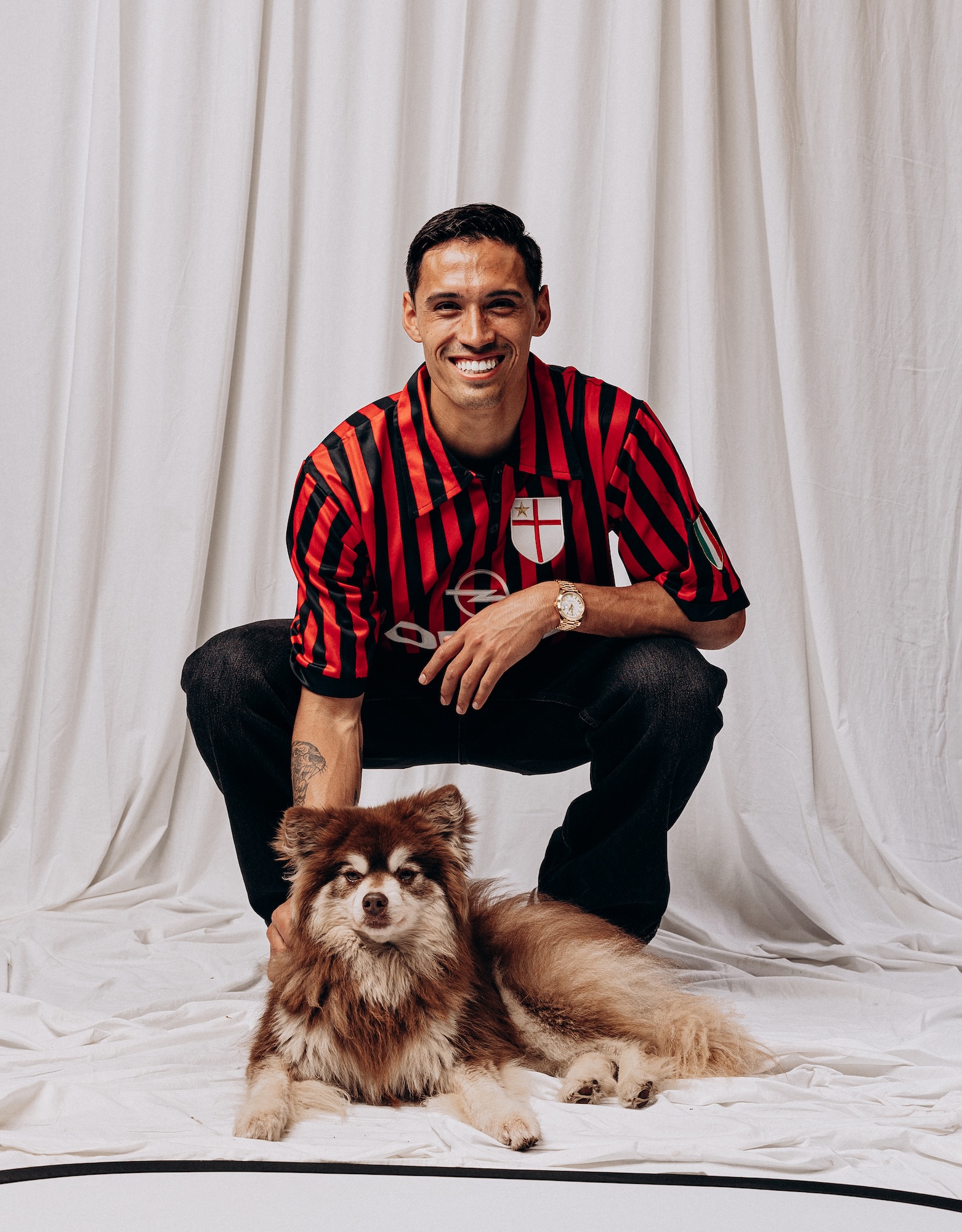 Tijjani Reijnders met hondje Messi